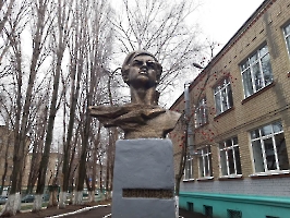 Саратов. Памятник В.Б. Баневуру