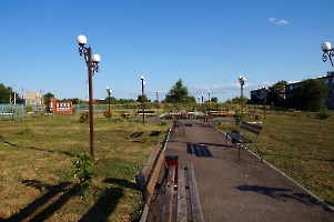 Луганское. Сквер и памятник павшим в ВОВ