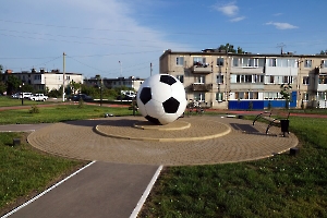 Татищево. Декоративное сооружение «Футбольный мяч»