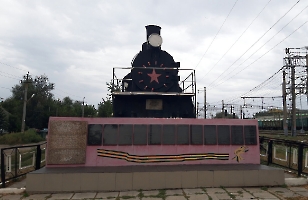 Станция Анисовка. Паровоз-памятник Эх 13-28