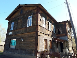 Екатериновка. Старый дом у железной дороги