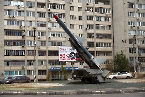 Энгельс. Монумент «Пусковая установка с ракетой ЗРК С-75»
