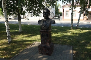 Маркс. Памятник А.Ш. Муканову