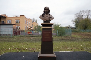 Энгельс. Памятник Н.В. Гоголю