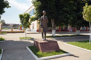 Павловка. Памятник медицинскому работнику