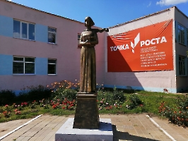 Павловка. Памятник первой учительнице 