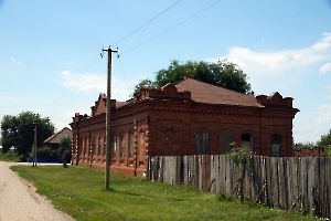 Александровка. Заброшенное здание школьно-молитвенного дома 1903 года постройки
