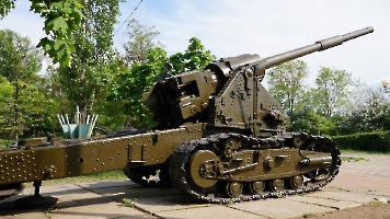 125-мм танковая пушка Д-81Т на лафете гаубицы Б-4