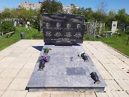 Энгельс. Воскресенское кладбище. Памятник военным лётчикам авиабазы Дальней авиации