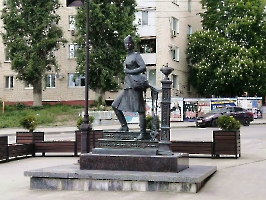 Саратов. Памятник военной медсестре