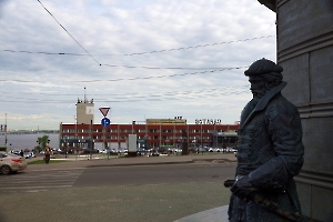 Саратов. Памятник Ф. Турову и вид на речной вокзал