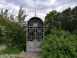 Саратов. Первый надгробный памятник установленный на могиле Н.Г. Чернышевского 