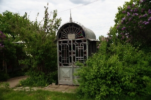 Саратов. Первый надгробный памятник установленный на могиле Н.Г. Чернышевского 