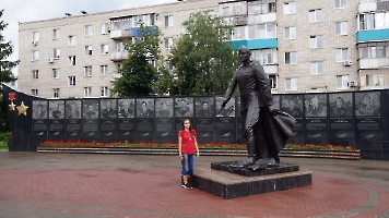 Балаково. Памятник воину-победителю и Аллея Героев