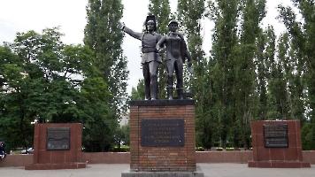 Балаково. Памятник строителям пяти Всесоюзных комсомольских строек