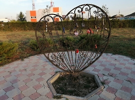 Ровное. Памятник влюблённым