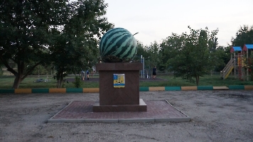 Ровное. Памятник Арбузу