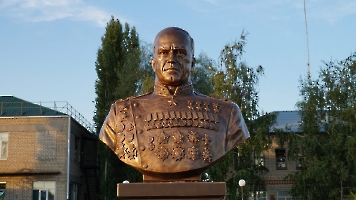 Ровное. Памятник Г.К. Жукову