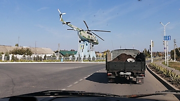 Татищево. Памятник-вертолет Ми-8Т