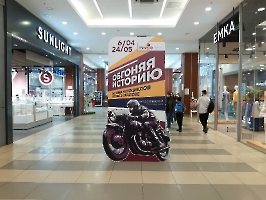 Выставка мотоциклов «Обгоняя историю» в ТЦ «Триумф» и прогулка по городу