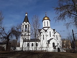 Саратовские памятники и то, что попало в кадр