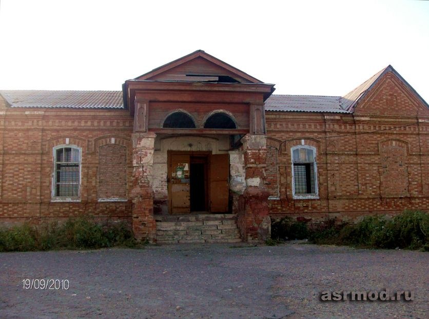 Логиновка. Здание бывшей церковно-приходской школы