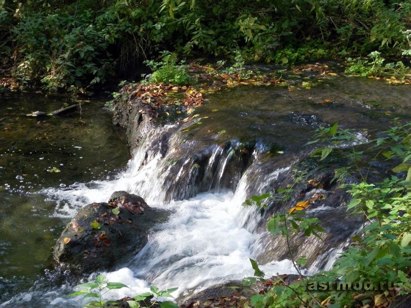 Пороги-водопады на Живоносном источнике в Коммуне