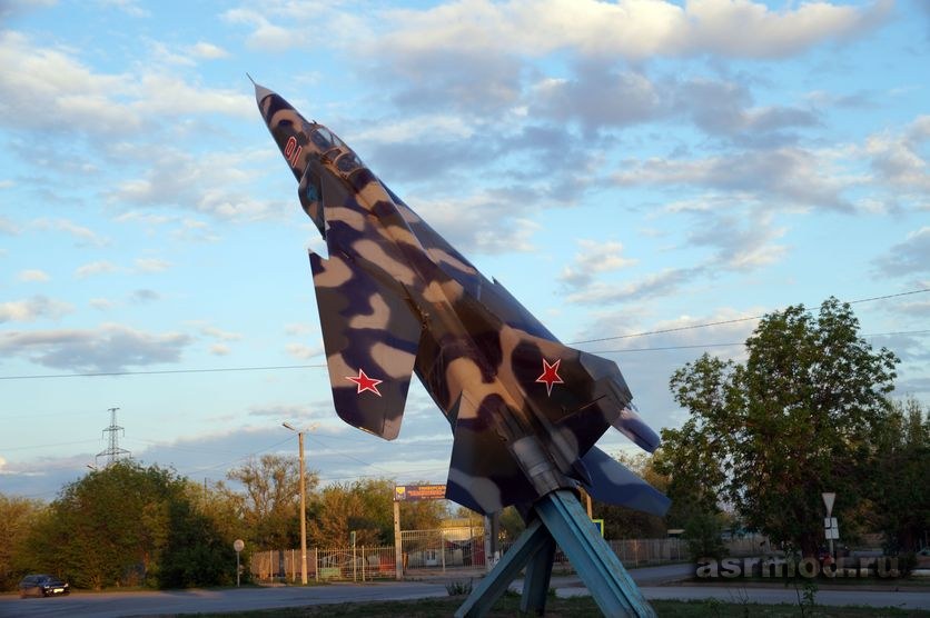 Ахтубинск. Самолет-памятник МиГ-23УФ