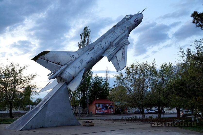 Ахтубинск. Самолет-памятник Су-17М