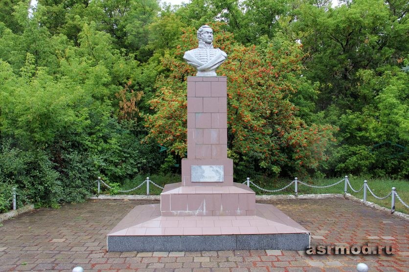 Верхняя Маза. Памятник Денису Давыдову