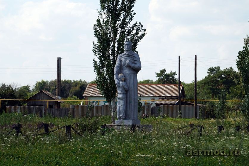 Старая Лопуховка. Памятник матерям Великой Отечественной войны