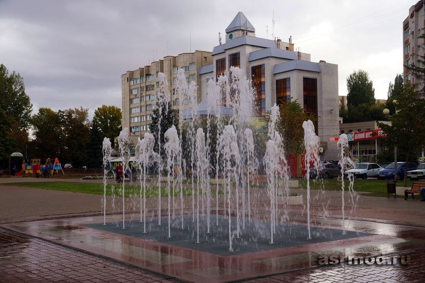 Площадь энгельса. Город Энгельс площадь. Фонтан на 1 школе Энгельс. Пооскостный фонтан Энгельс. Главная площадь Энгельса.