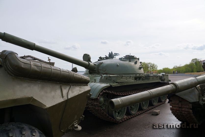 Экспозиция военной техники на набережной Волгограда. Т-62