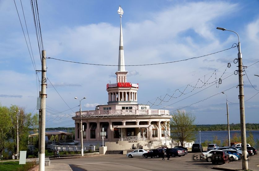 Маяк казань. Ресторан Маяк Волгоград. Ресторан Маяк Казань Декабристов. ЖД Маяк Волгоград.