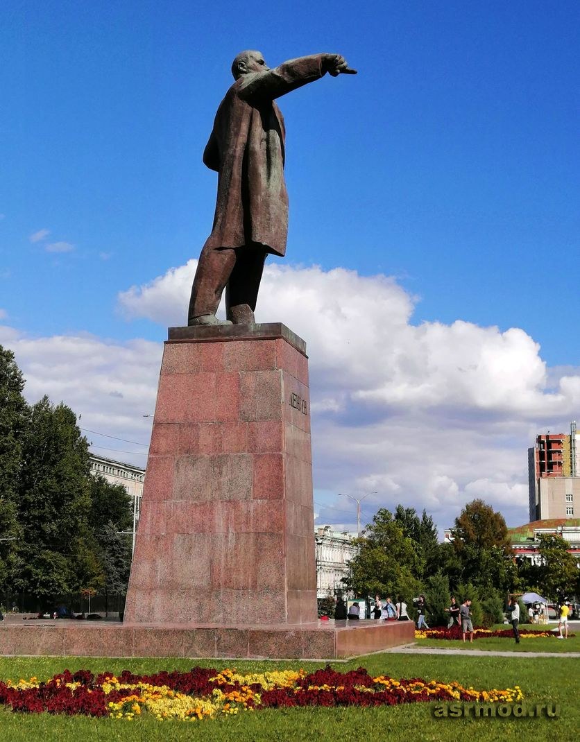 Саратов. Памятник В.И. Ленину
