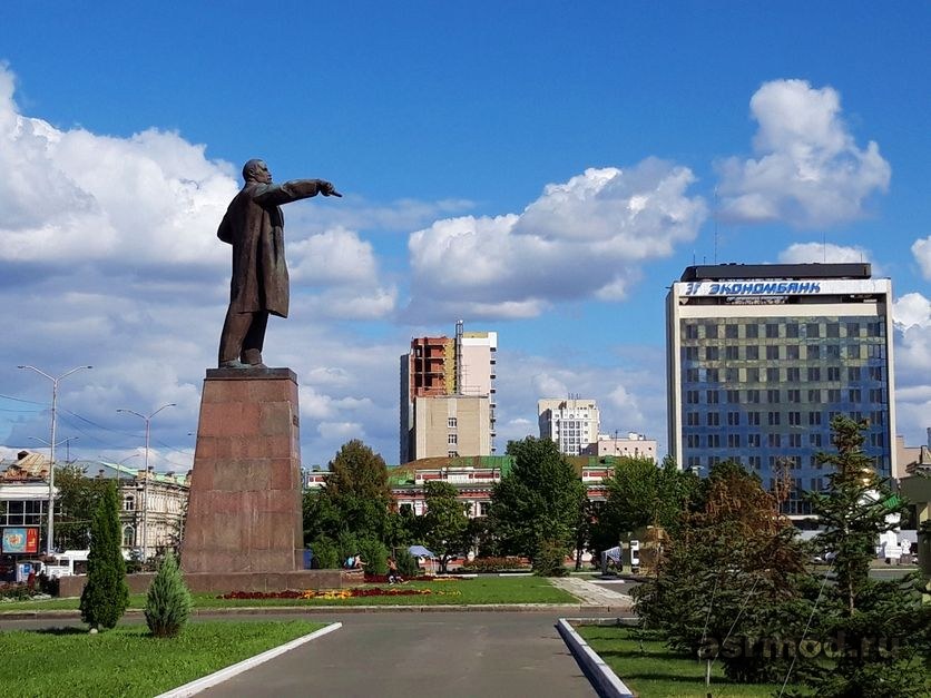 Саратов. Памятник В.И. Ленину