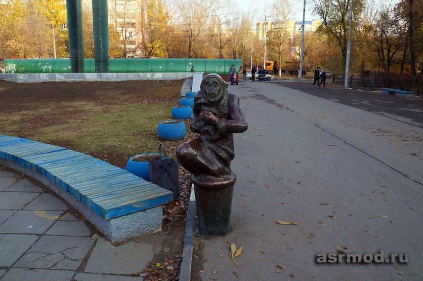 Саратов. Альпийская горка и фонтан со скульптурами у ДК «Техстекло»