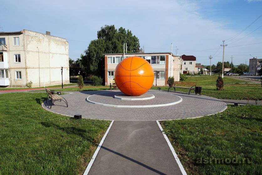 Татищево. Декоративное сооружение «Баскетбольный мяч»