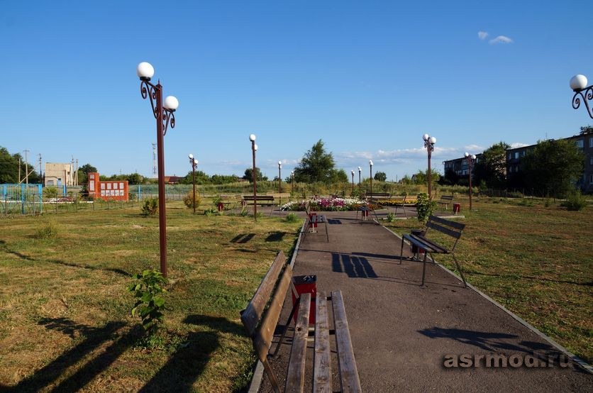 Луганское. Сквер и памятник павшим в ВОВ
