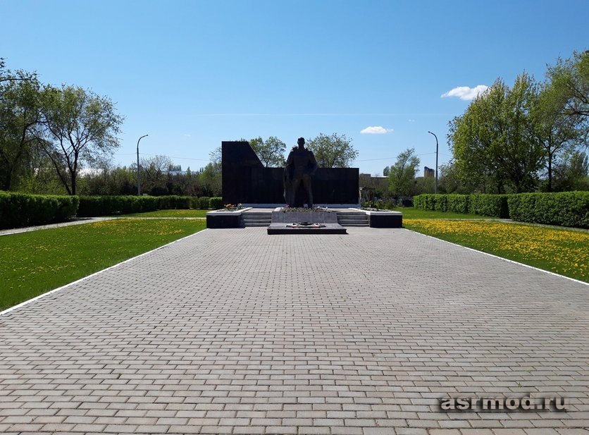 Энгельс. Воскресенское кладбище. Братская могила павших в годы Великой Отечественной войны