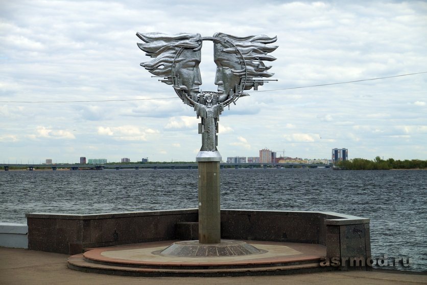 Саратов. Памятник влюблённым