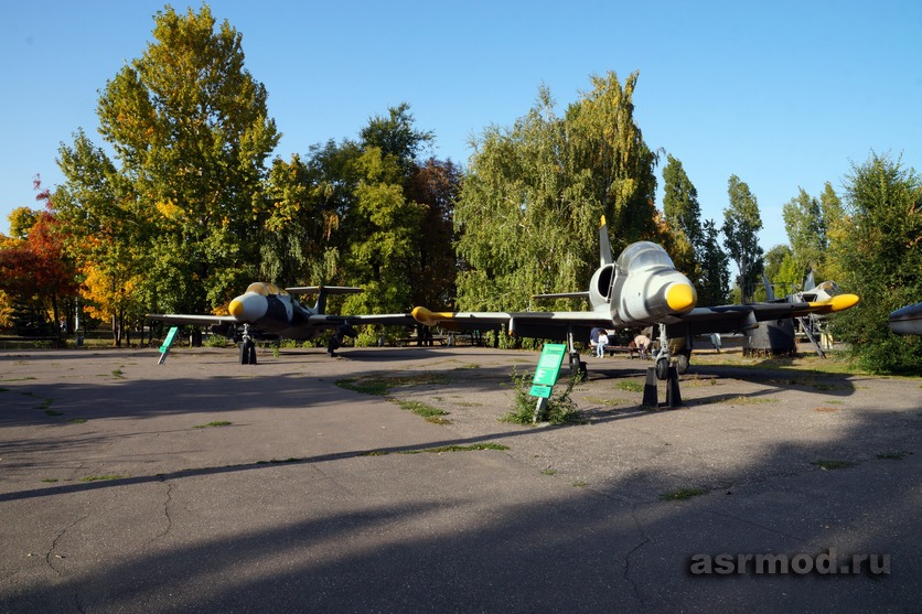 Экспозиции Парка Победы: Учебно-тренировочные самолёты Aero L-29 Delfin и Aero L-39 Albatros