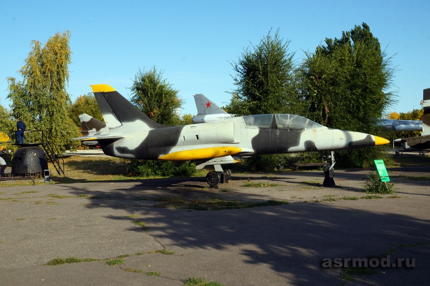 Экспозиции Парка Победы: Учебно-тренировочный самолёт Aero L-39 Albatros