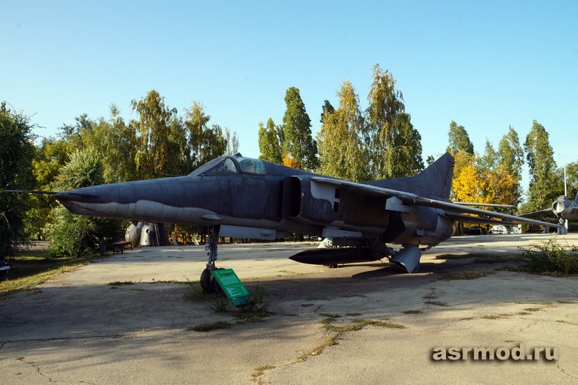 Экспозиции Парка Победы: Истребитель-бомбардировщик МиГ-27М