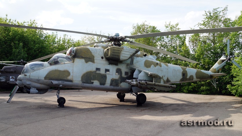 Экспозиции Парка Победы: Транспортно-боевой вертолёт Ми-24В