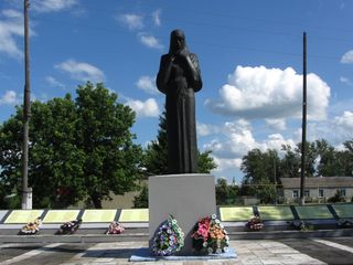 Даниловка. Памятник «Скорбящая мать»